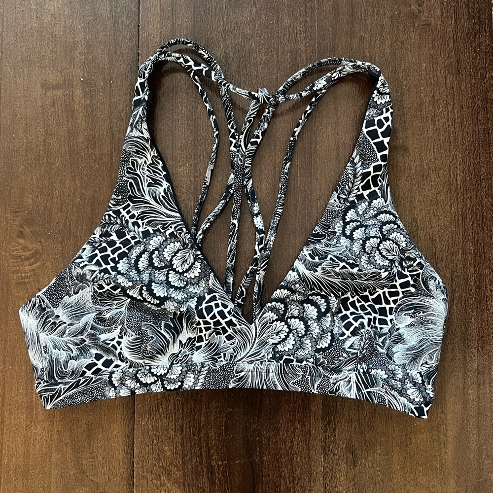 Lululemon Strappy Sports Bra Floral Black White 6
